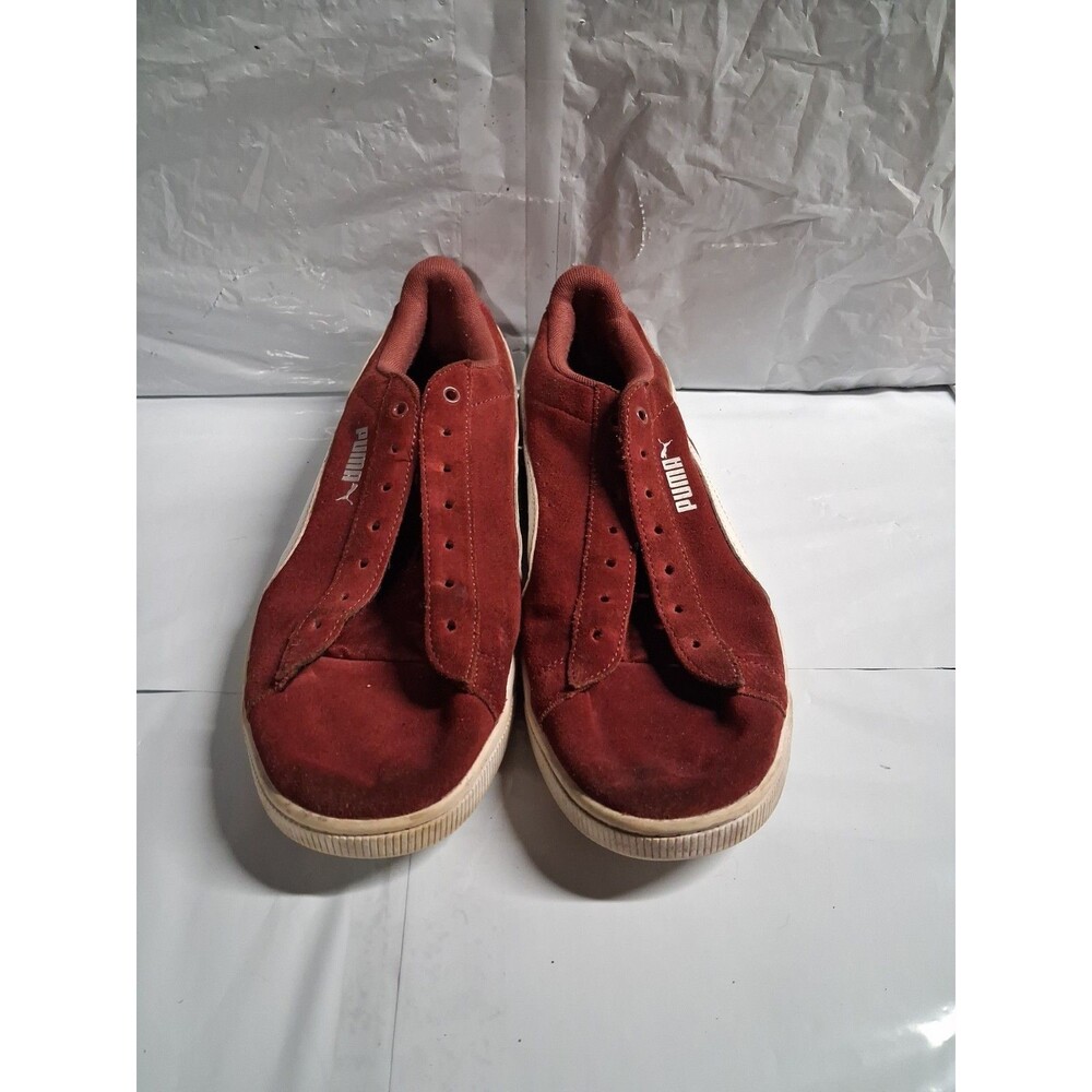 Puma womens suede shoes  good condition size 11 Needs Laces